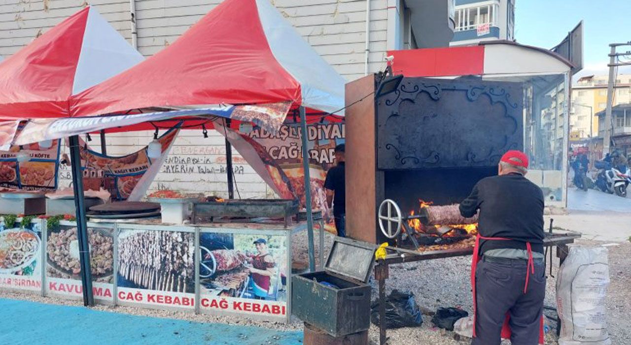 Osmaniye’de Lezzet Fuarı Coşkusu: Cağ Kebabı Ziyaretçilerin Gözdesi Oldu