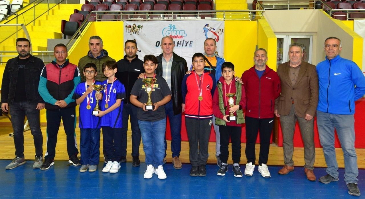 Osmaniye’de Okul Sporları Küçükler Tenis İl Birinciliği Turnuvası Tamamlandı