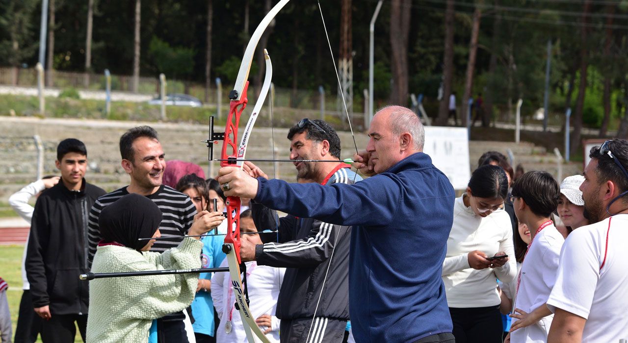 Osmaniye’de Okul Sporları Modern Okçuluk İl Şampiyonası Düzenlendi