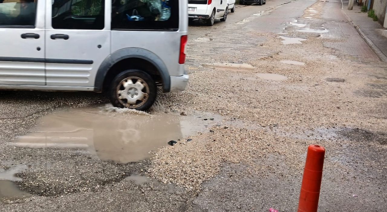 Osmaniye’de Sağanak Yağış Sonrası Yollar Göle Döndü