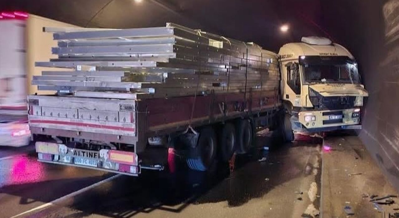 Osmaniye'de Tünel Duvarına Çarpan Tır Kazasında Sürücü Hafif Yaralandı
