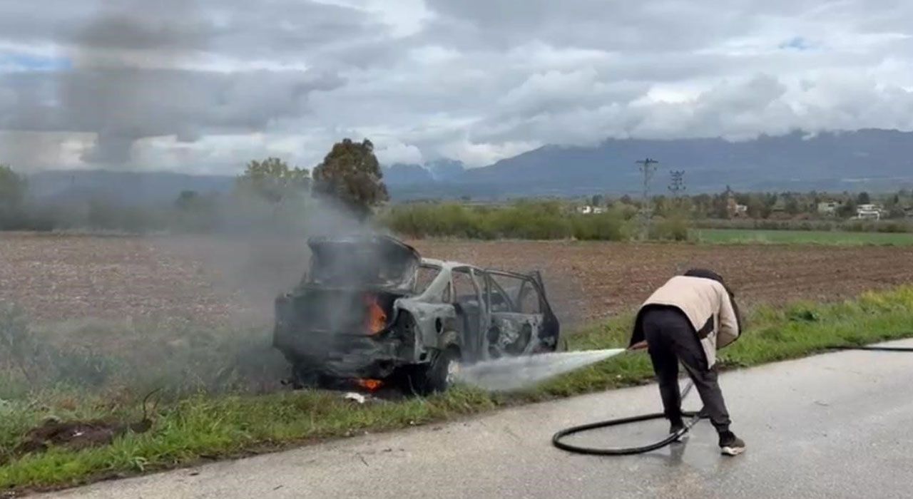 Otomobilin Motor Kısmında Çıkan Yangın Söndürüldü