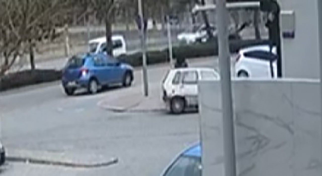 Otomobilin yayaya çarptığı feci kaza kamerada