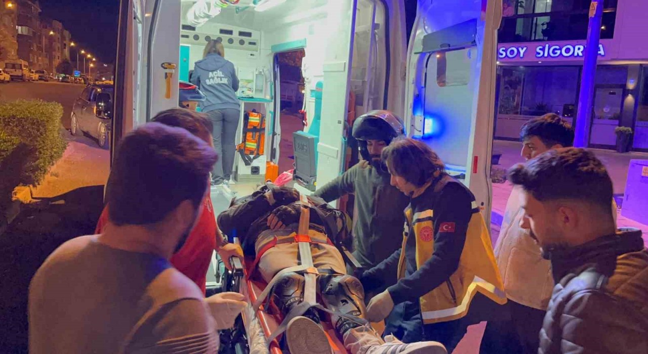 Otomobille kafa kafaya çarpışan motosikletin sürücüsü yaralandı