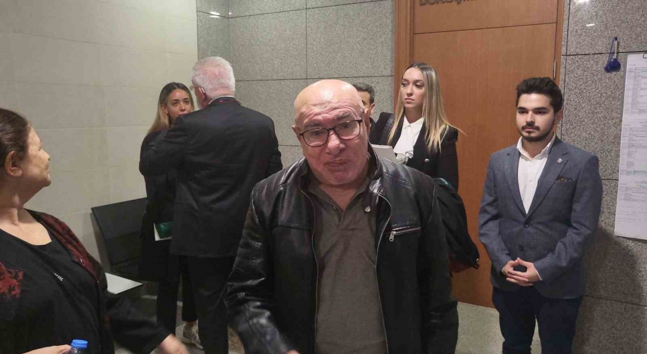 Oyuncu İlyas Salmana Cumhurbaşkanına alenen hakaret suçundan 11 ay 20 gün hapis cezası