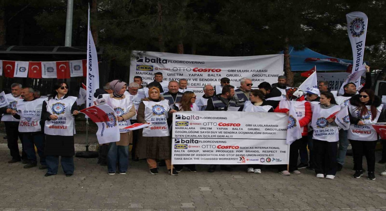 Öz İplik İş, Uşakta işten çıkartılan 4 üyesi için eylem yaptı