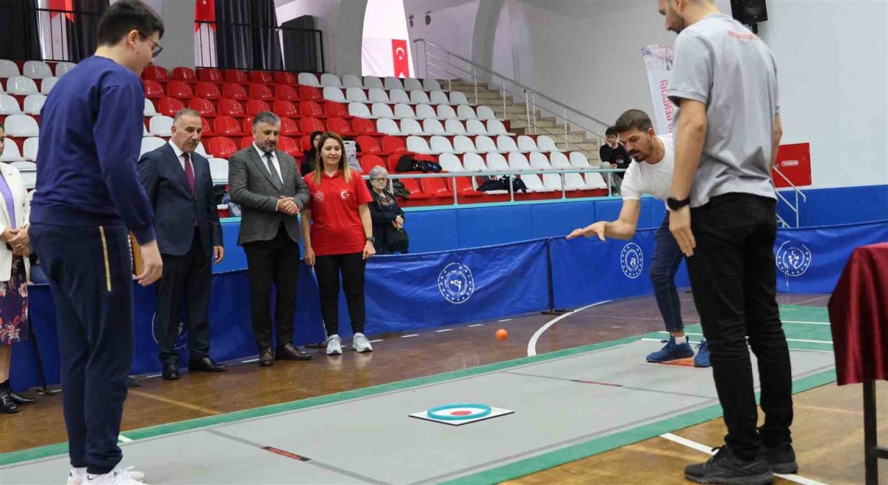 Özel sporcular Hemsball Turnuvasında yarıştı