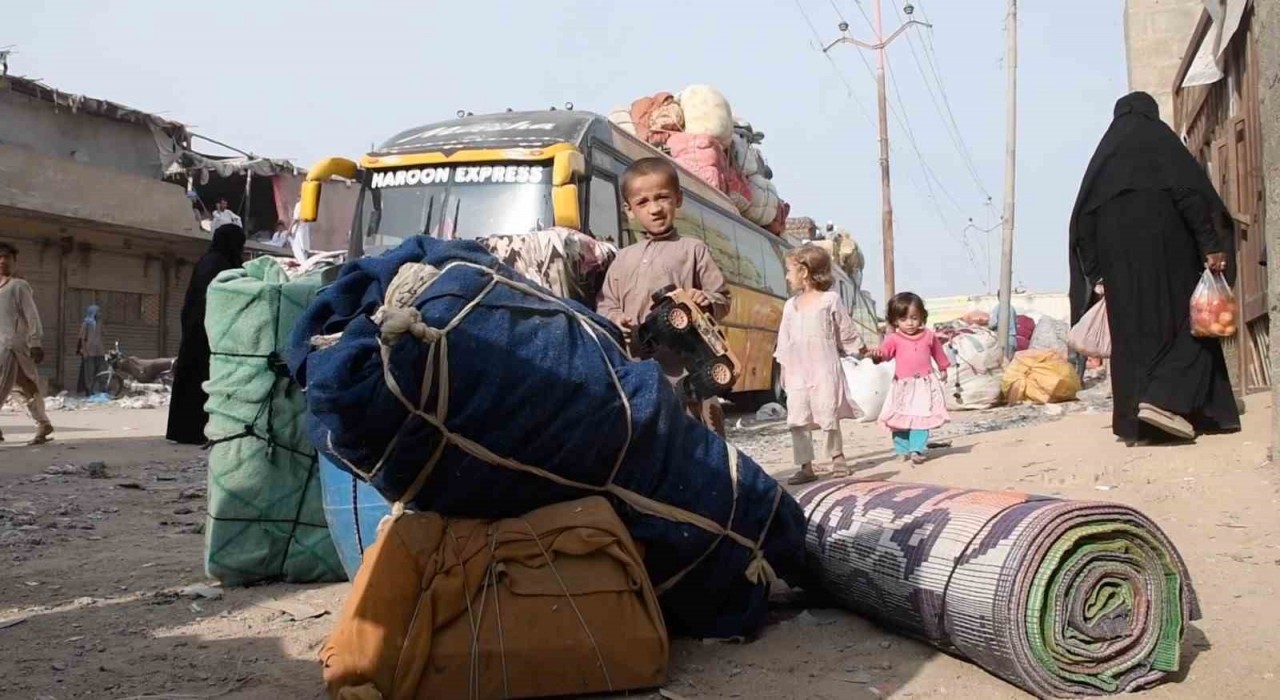 Pakistanda 13 bin 500den fazla Afgan ülkesine geri döndü