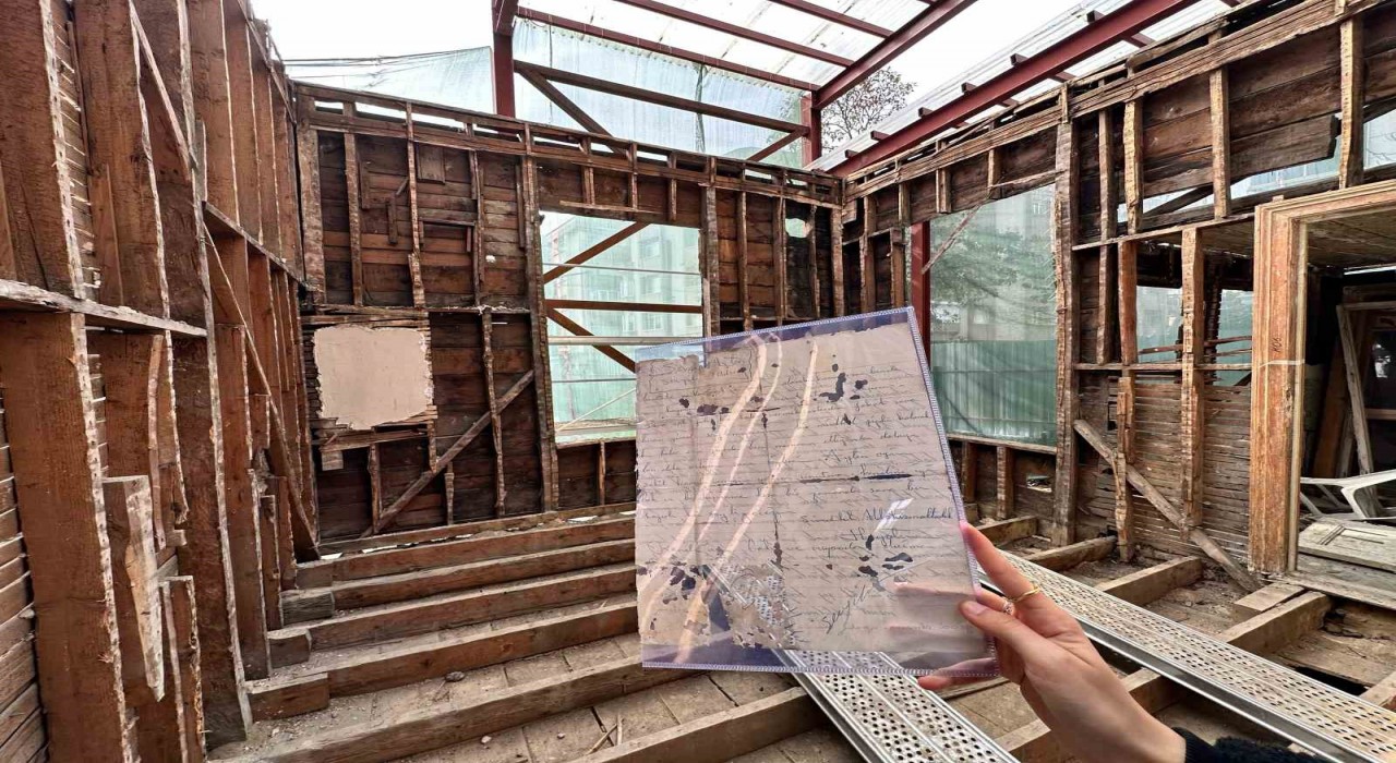 Pendikte müze restorasyonu sırasında duvardan aşk mektubu çıktı