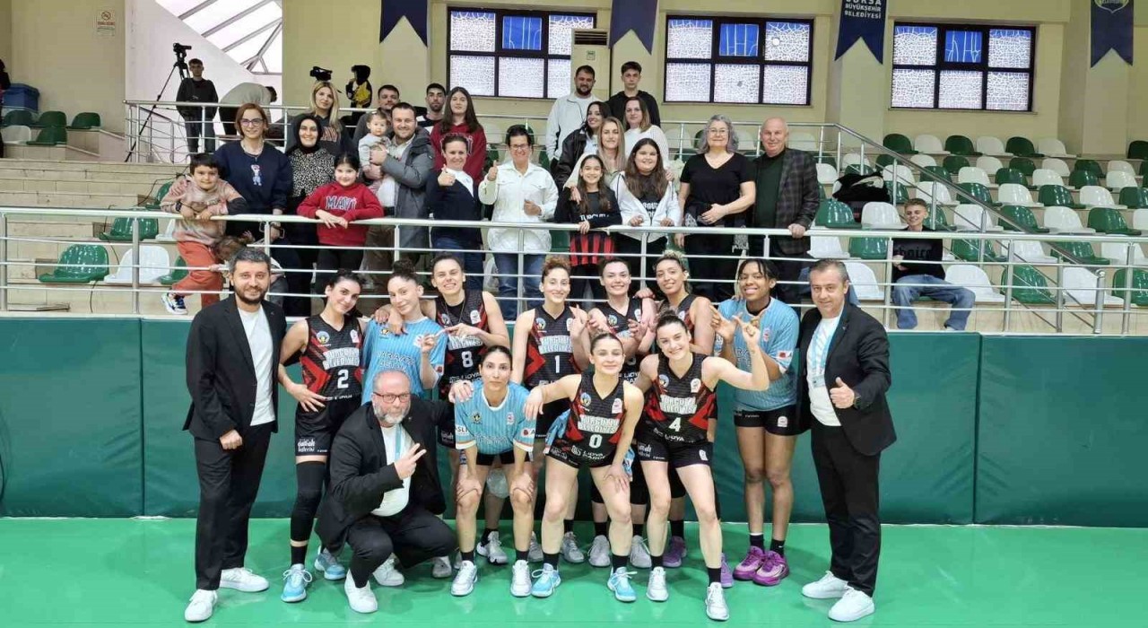 Play-Offa adını yazdıran LGC Turgutlu Belediyespor sezonu 4üncü tamamladı