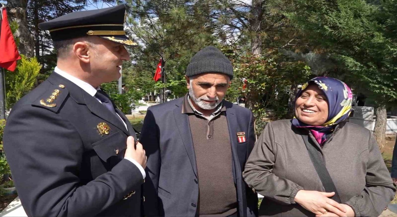 PMYO öğrencileri, şehit annesine oğlunu hatırlattı: Oğlumu görmüş gibi oldum, kokusunu aldım
