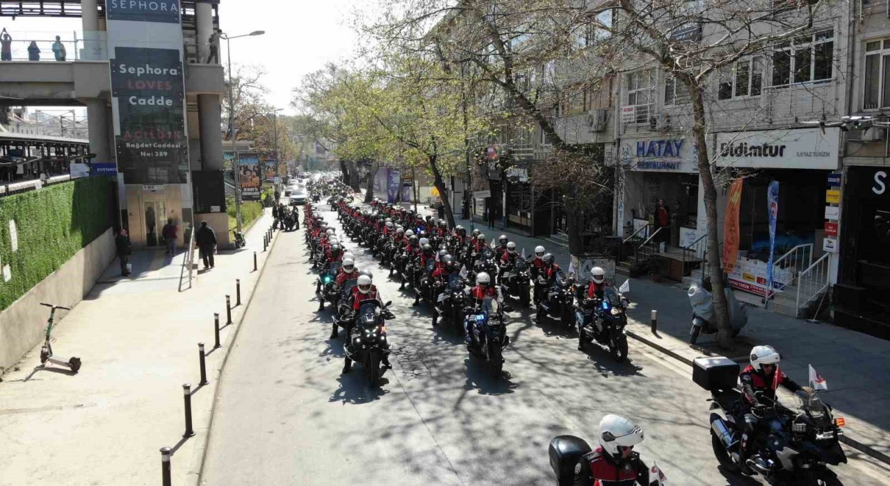 ‘Polis Haftası kapsamında İstanbulda kortej geçişi yapıldı