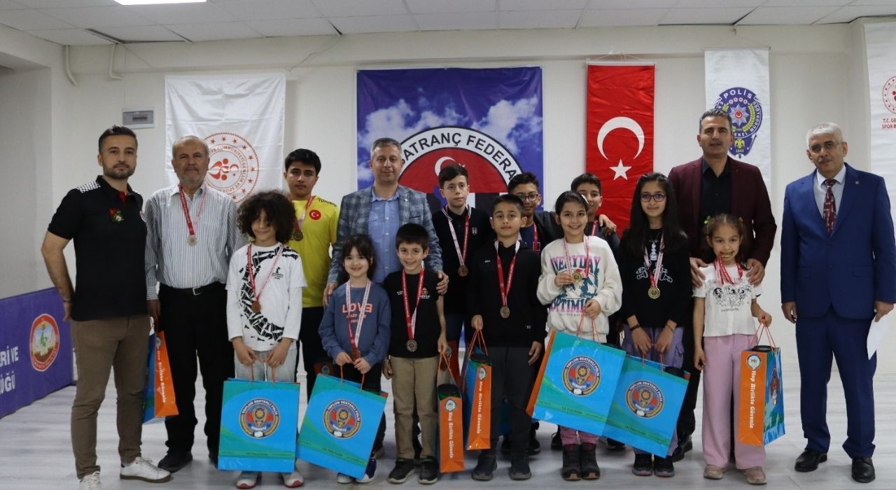 Polis Haftası Satranç Turnuvası Osmaniye’de Tamamlandı