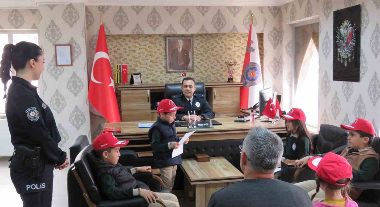 Polis Haftasında çocukların polislik hayali bir günlüğüne gerçek oldu