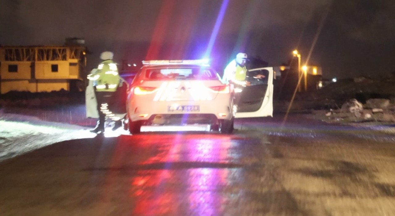 Polis ile alkollü sürücü kovalamacası kamerada
