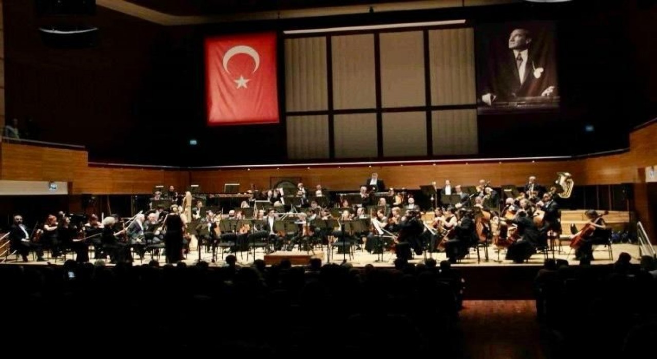 Prof. Dr. Ayhan Kızılı 10. yıl anmak konseri