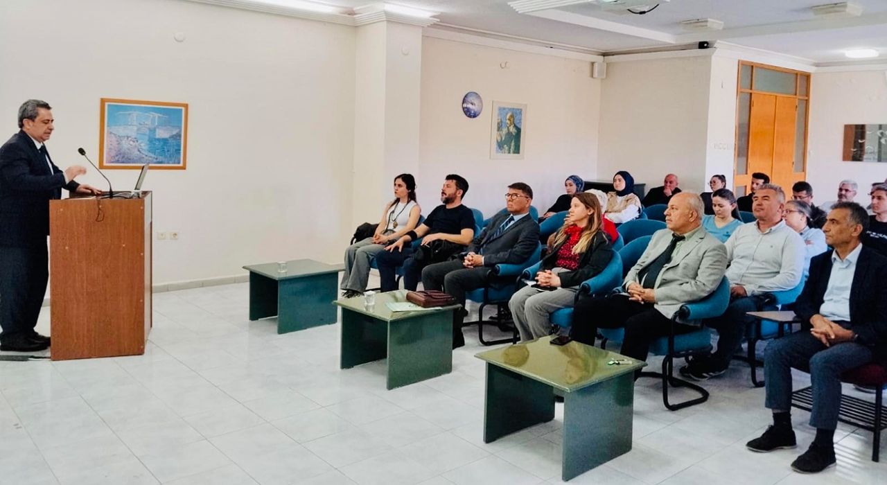 Prof. Yılmaz’dan ÇÜ’de Değer Temelli Teknoloji Dersi