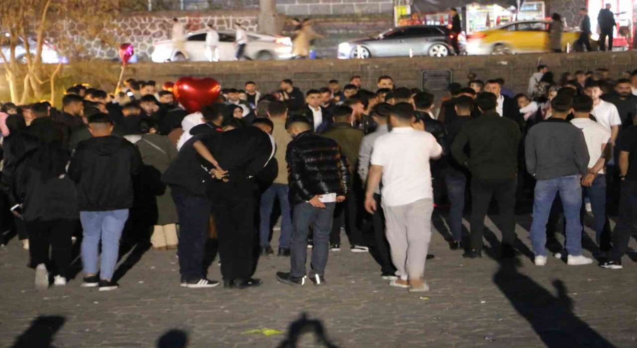 Ramazan Bayramında Diyarbakırın tarihi mekânları turist akınına uğradı