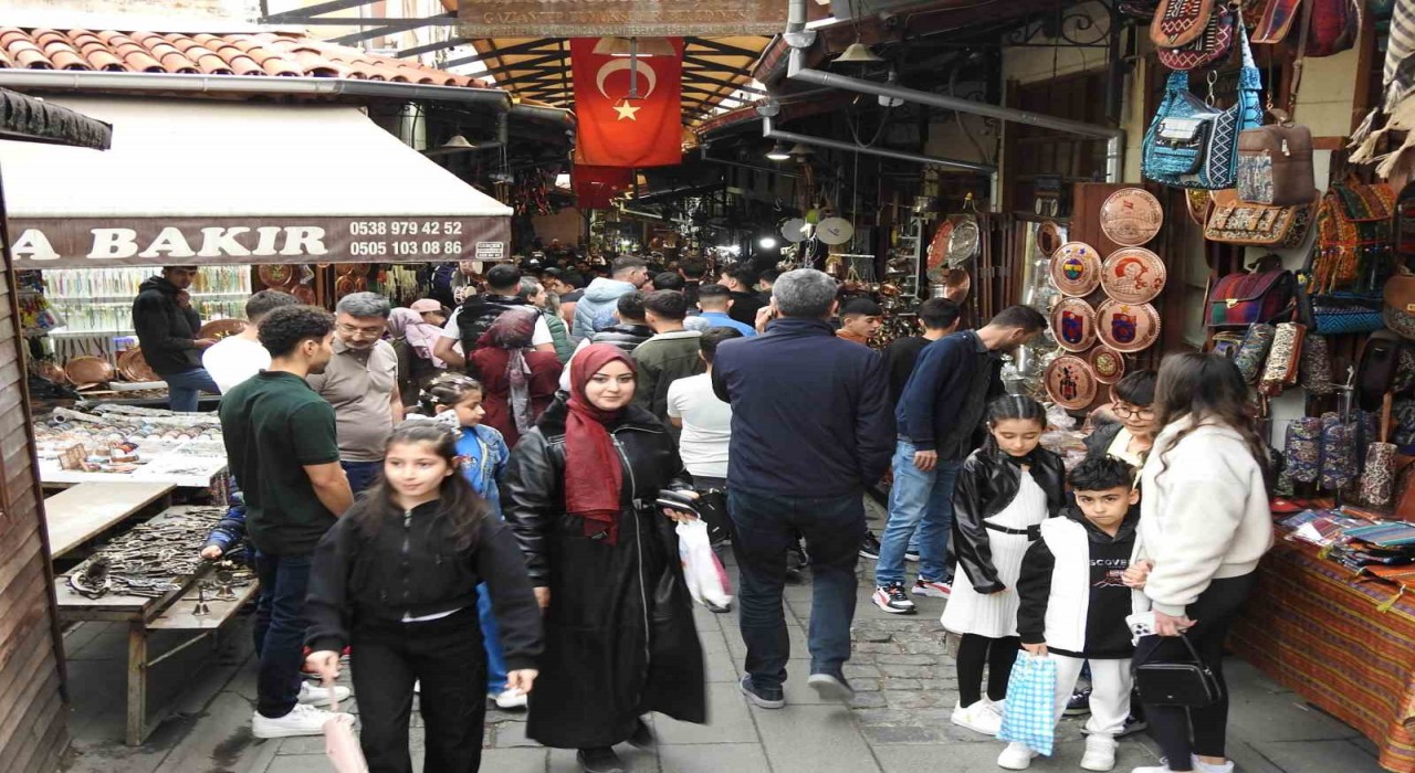 Ramazan Bayramında Gaziantepin tarihi mekânları turist akınına uğradı