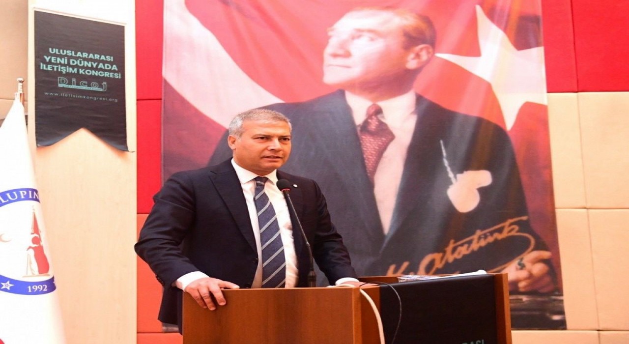 Rektör Adıgüzel ‘14. Uluslararası Yeni Dünyada İletişim Kongresinin açılışında konuştu