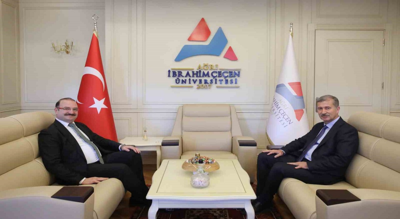 Rektör Hacımüftüoğlundan mevkidaşı Rektör Gülçine hayırlı olsun ziyareti