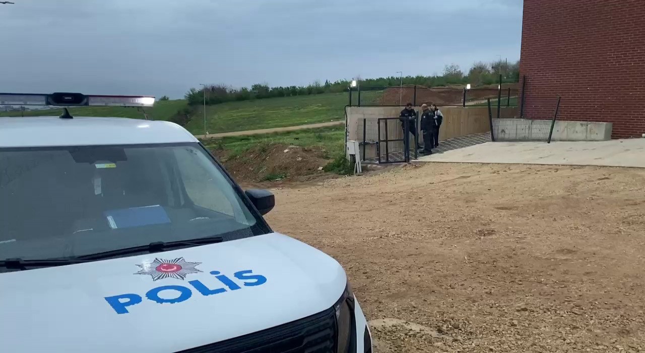 Rezidans önünde namus davası diyerek 2 kişiyi bıçakladılar