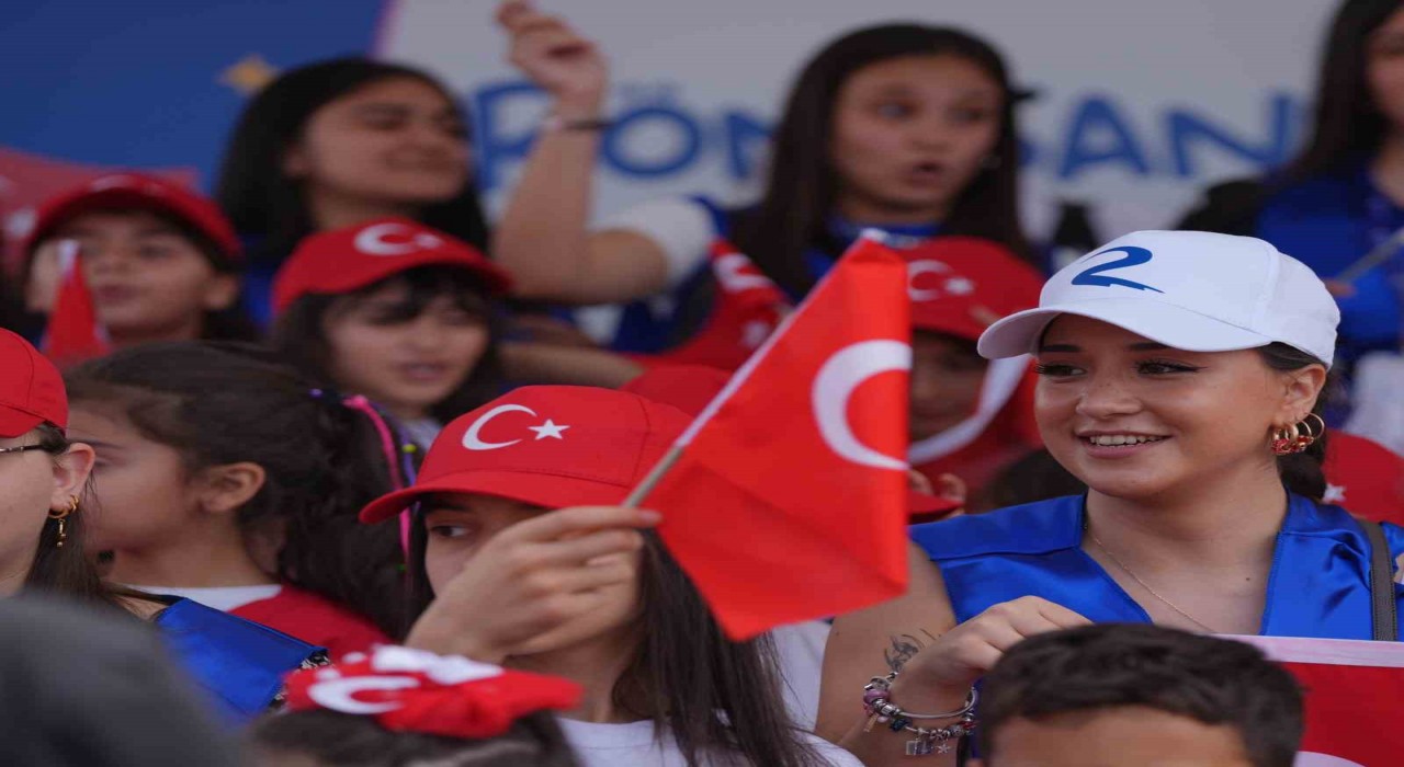 Rönesans Gönüllüleri 23 Nisanı deprem bölgesindeki çocuklar ile kutladı