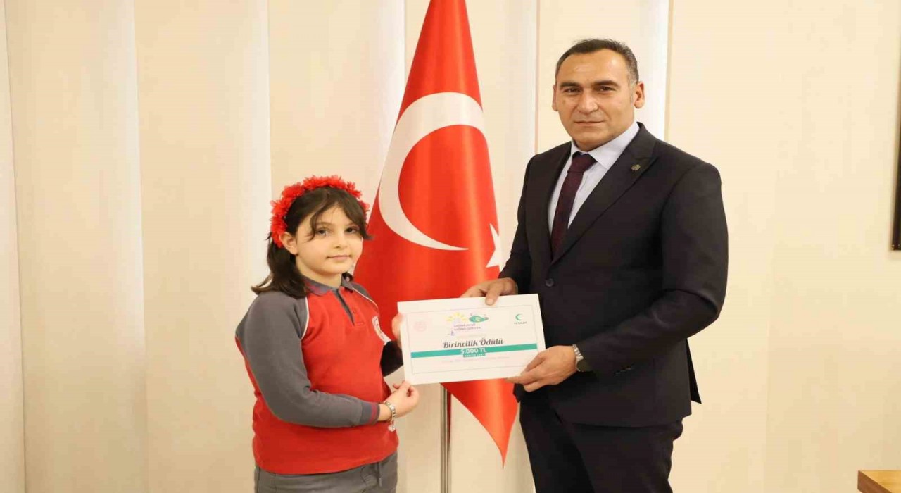 ‘Sağlıklı Nesil Sağlıklı Gelecek yarışmasında dereceye giren öğrenciler ödüllendirildi