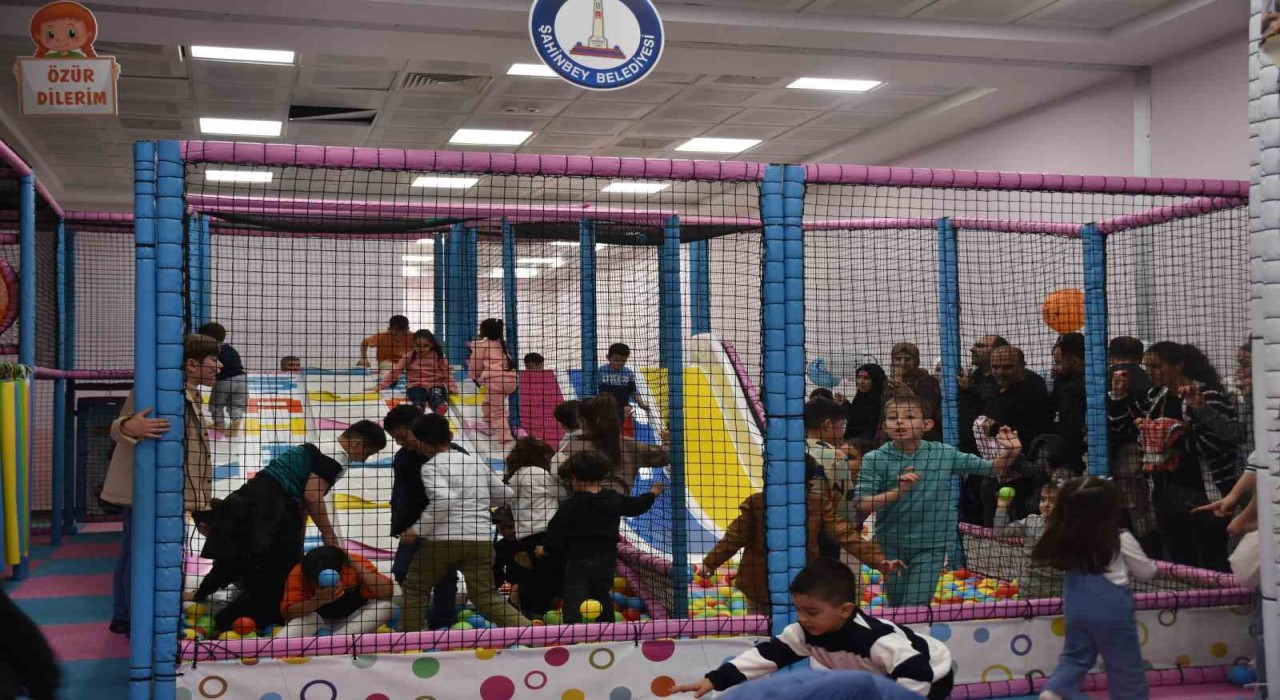 Şahinbey Belediyesi Çocuk Şenliğine 100 bin kişi katıldı