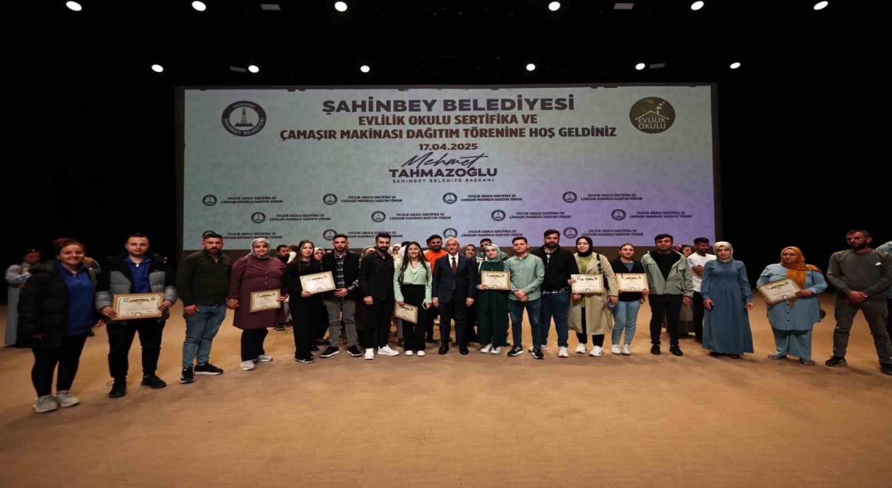 Şahinbey Evlilik Okulunda 672 çift daha sertifika aldı