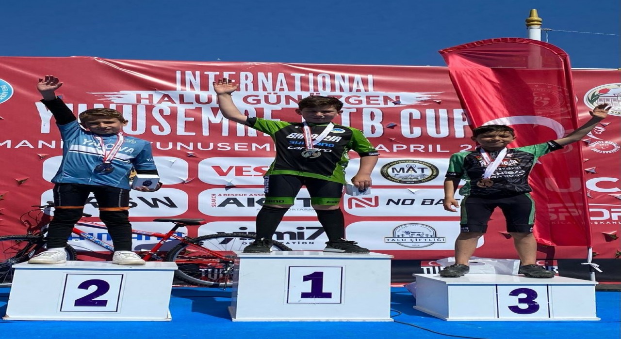 Sakaryalı sporcu parkurda Türkiyenin adını ‘şampiyon yazdırdı