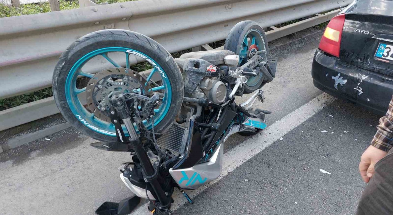 Samsunda motosiklet otomobile çarptı: 1 yaralı
