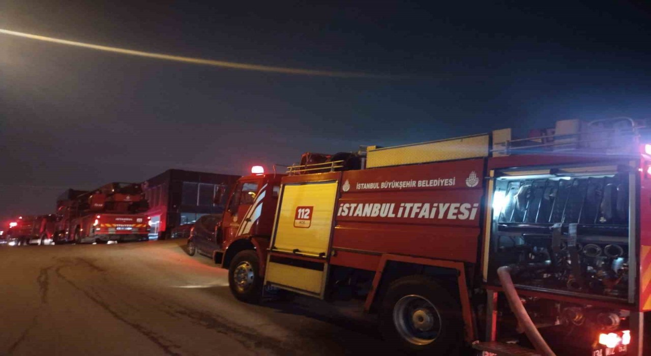 Sancaktepede oto galericiler sitesinde yangın