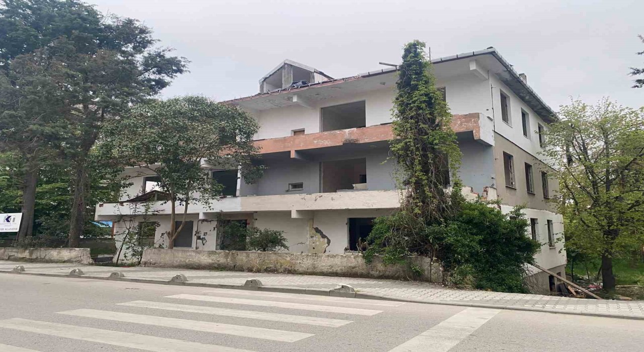 Sancaktepede park halindeki araçta bir kişi ölü bulundu
