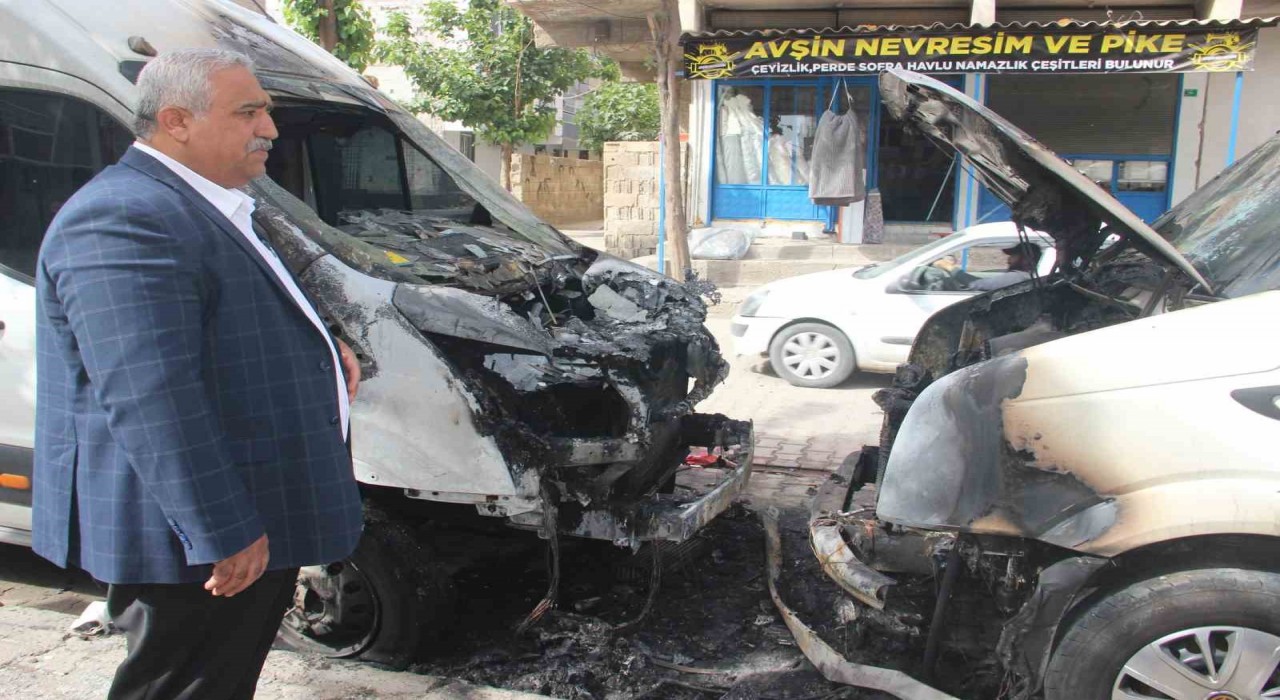 Şanlıurfada aynı mahallede 9 araç kundaklandı