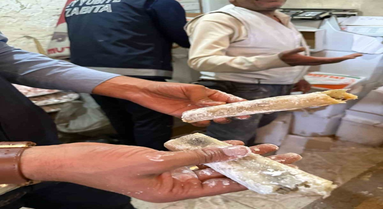 Şanlıurfada son tüketim tarihi geçmiş 2 ton lokum ele geçirildi