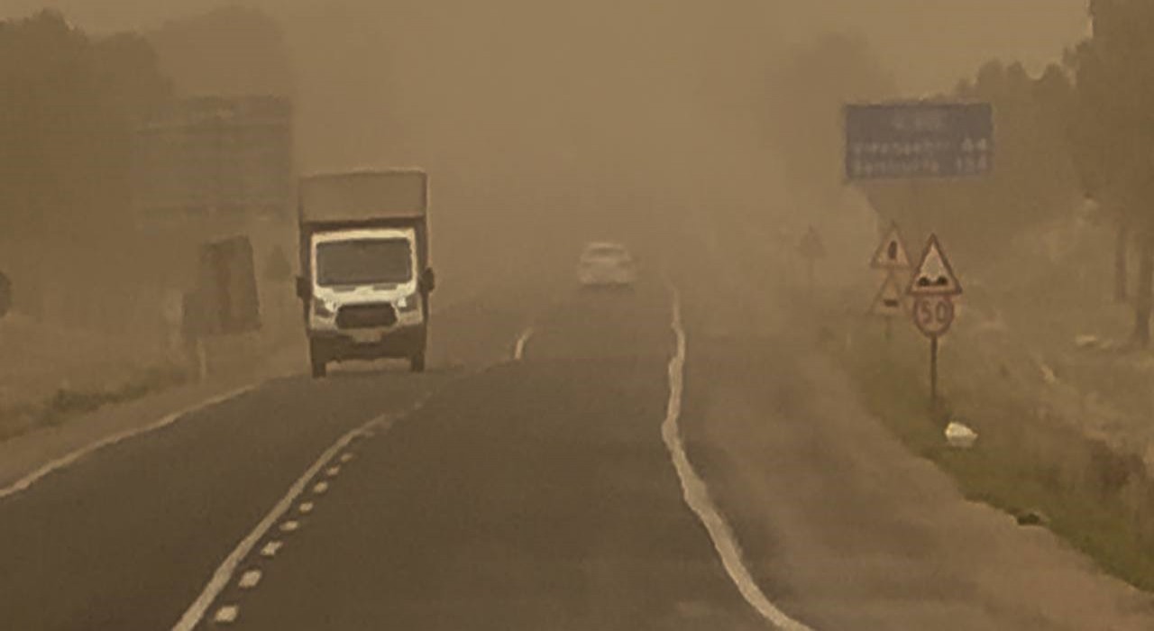 Şanlıurfada toz bulutu sonrası oto yıkamacılarda yoğunluk