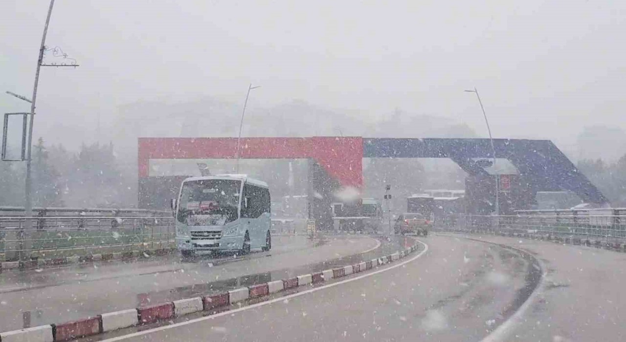 Şehirde ve kayak merkezinde nisan karı etkili oldu