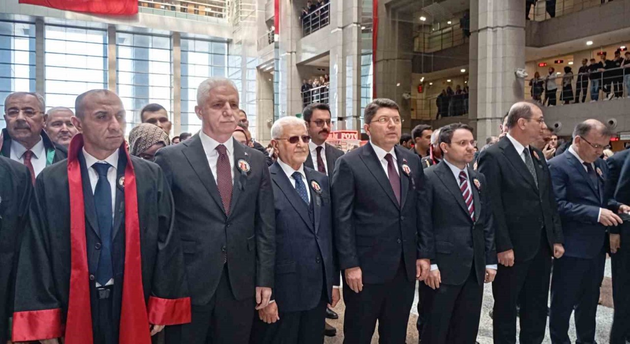 Şehit Savcı Mehmet Selim Kiraz ölümünün 10uncu yıl dönümünde adliyede anıldı