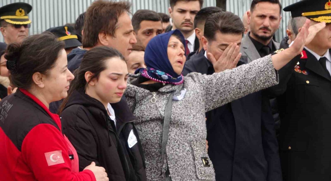 Şehit Uzman Onbaşı Berat Mecit Dayın cenazesi askeri uçakla memleketi Trabzona getirildi