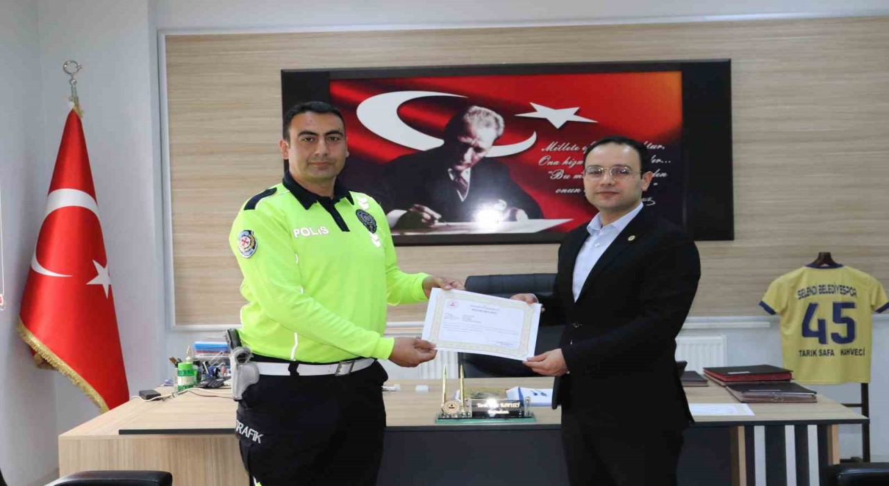 Selendide polis ve jandarma personeline başarı belgesi verildi