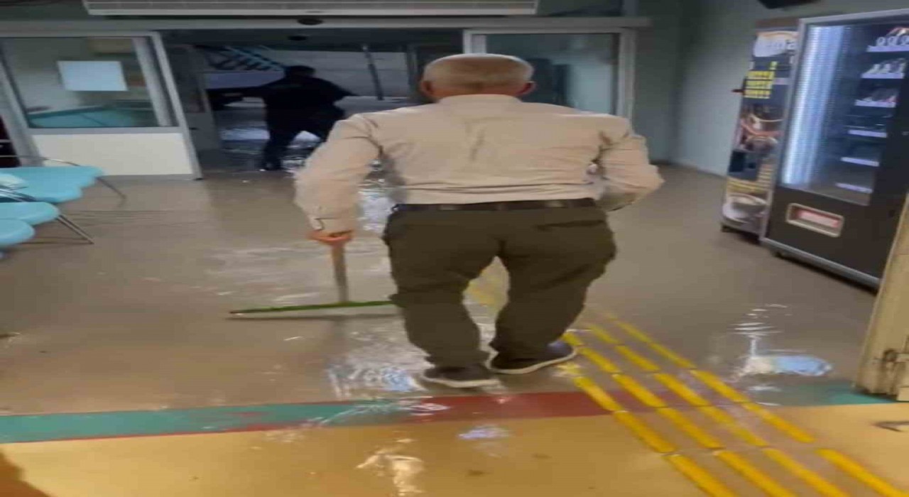 Şemdinlide sağanak etkili oldu, hastaneyi su bastı