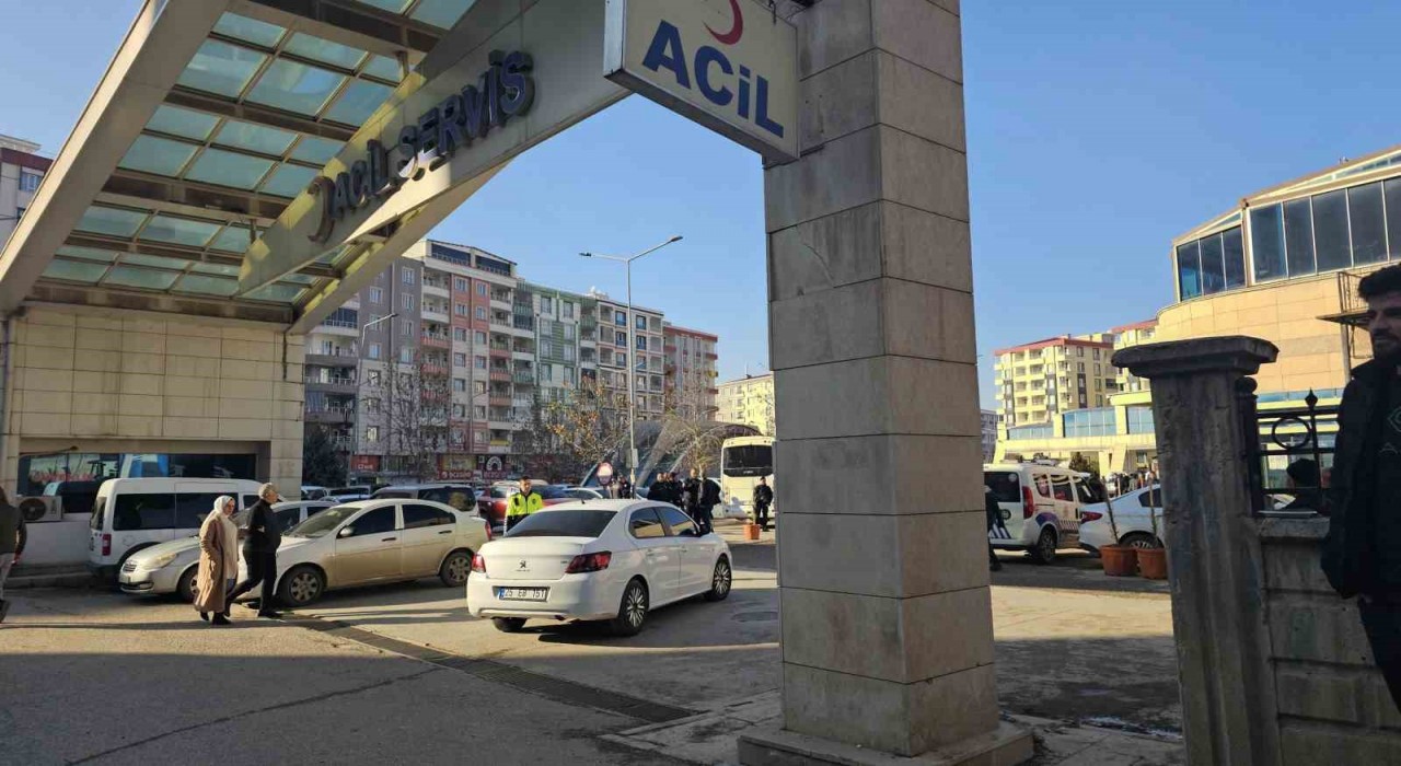 Siirtte 4. kattan düşen kadın ağır yaralandı