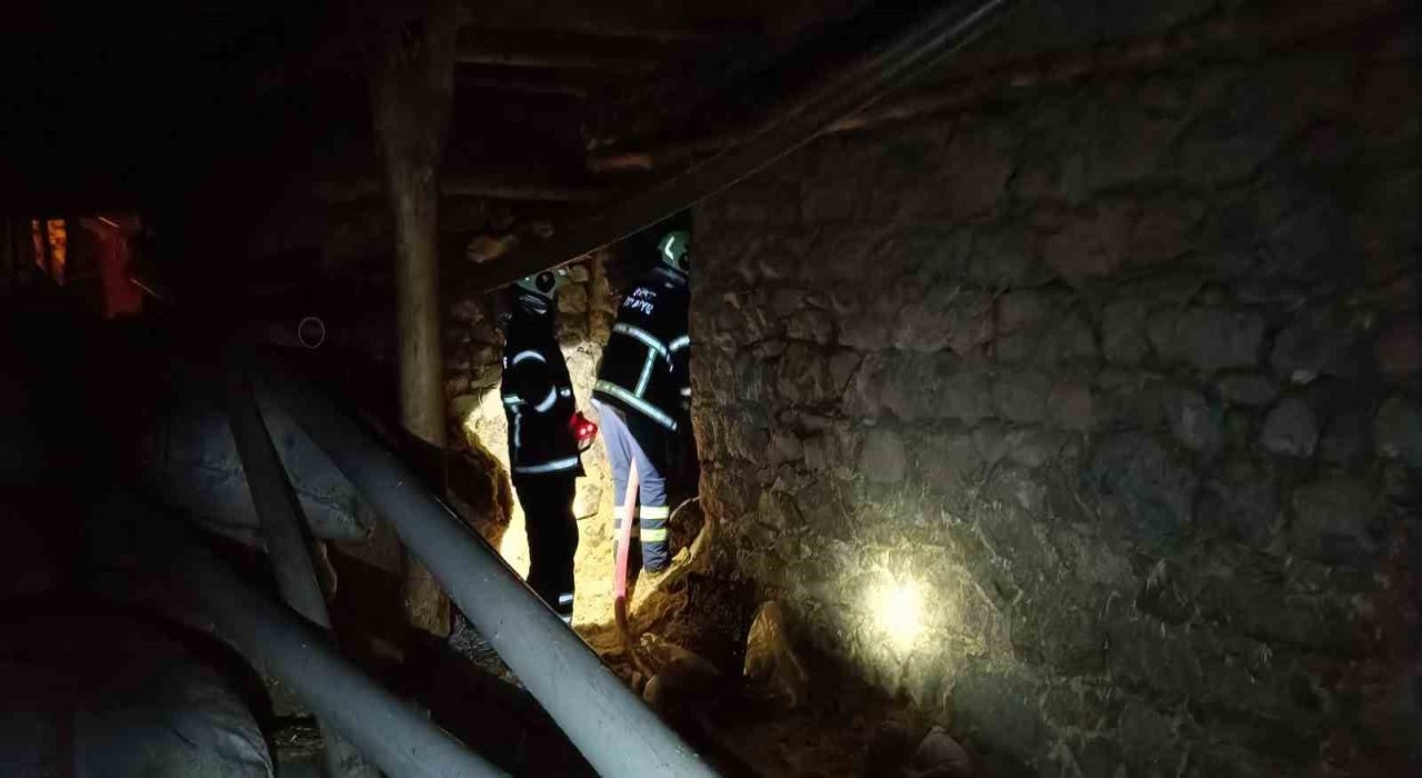 Siirtte ahır yangını