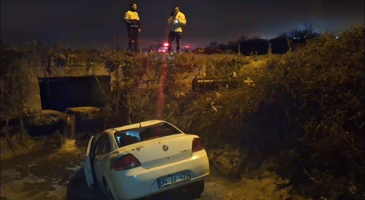 Sinopta otomobil kanala uçtu: 4 yaralı