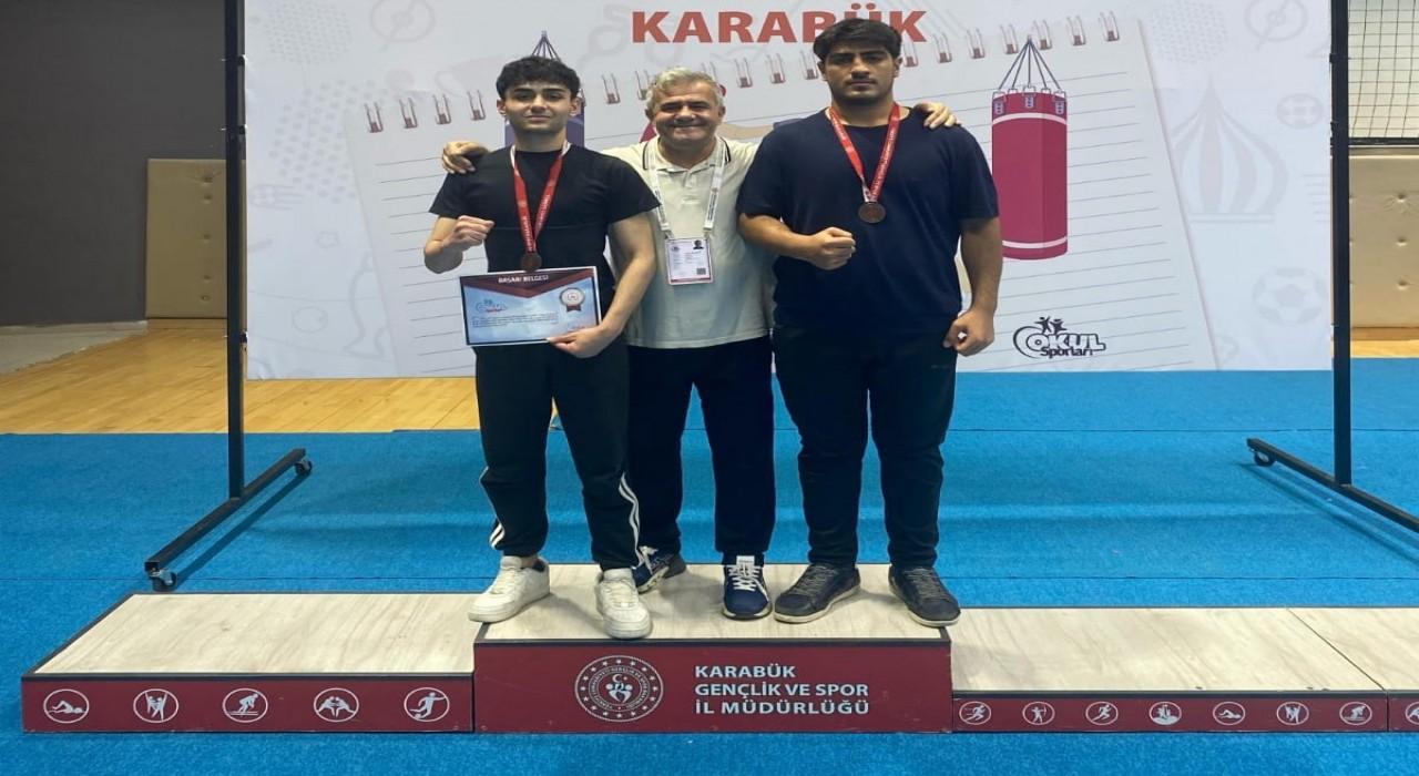 Şırnaklı 2 sporcu boks şampiyonasında Türkiye 3.sü oldu