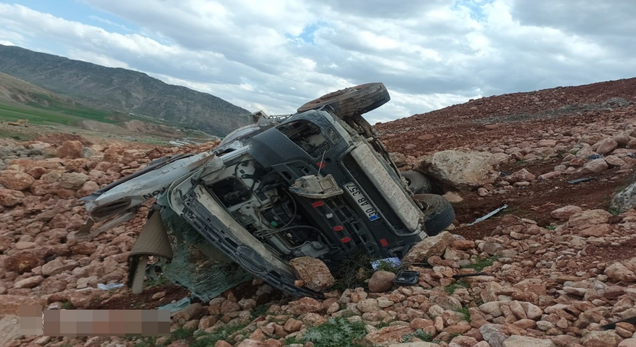 Şırnakta beton mikseri devrildi: 2 yaralı