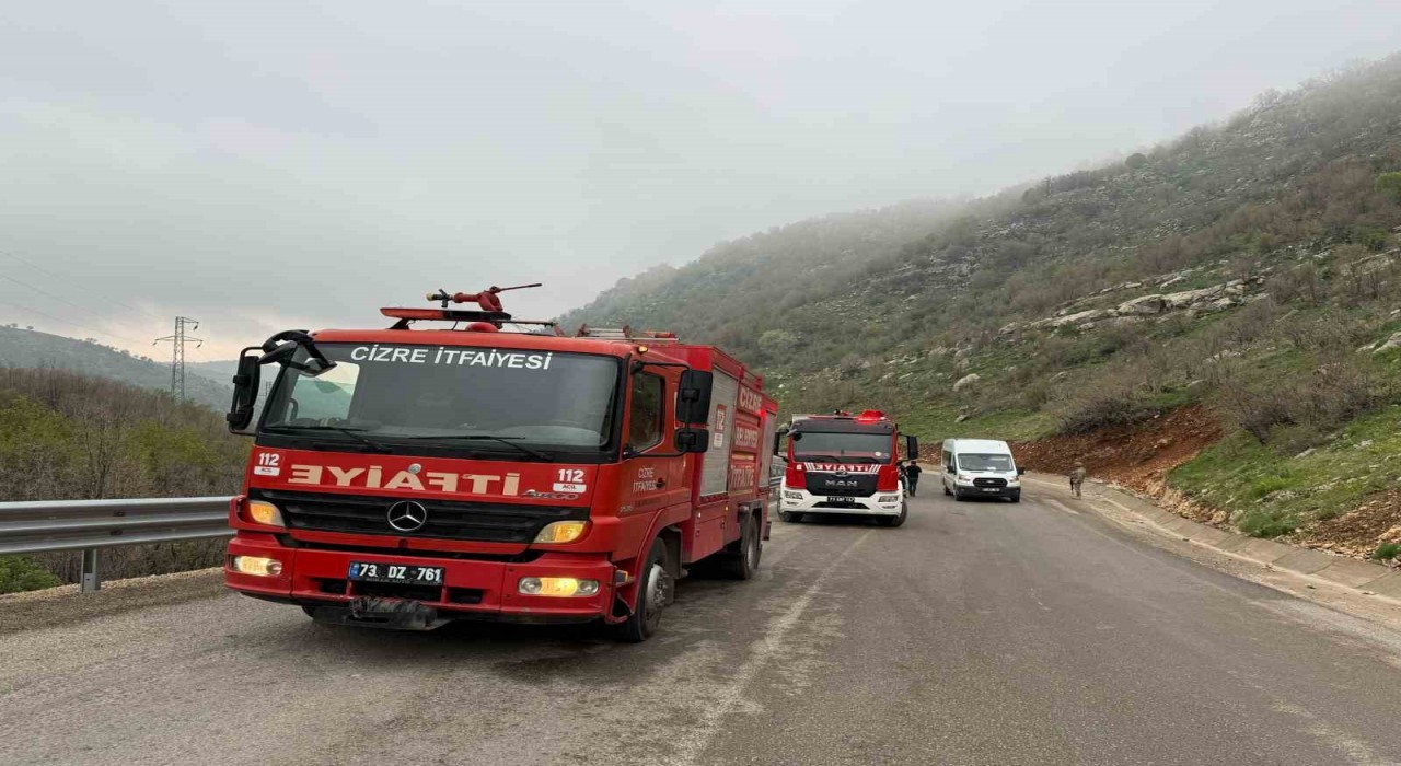 Şırnakta faciadan dönüldü: Seyir halindeki akaryakıt tankeri alevlere teslim oldu