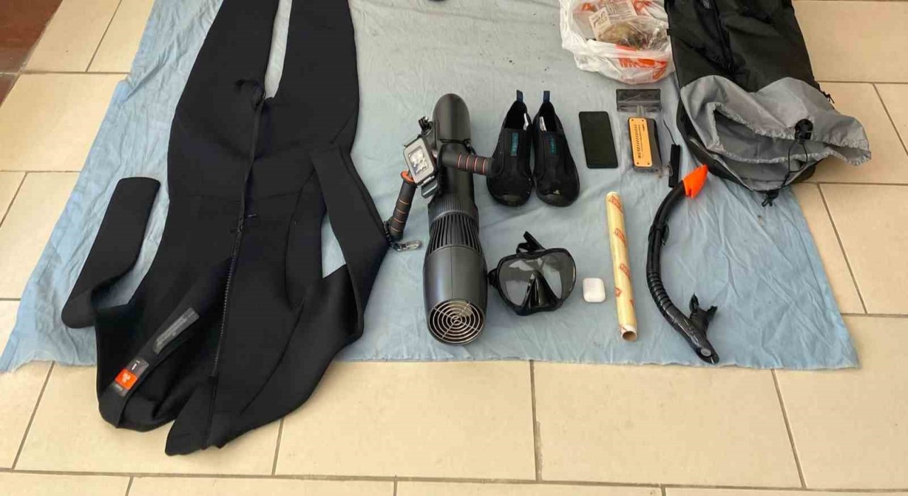 Sisam Adasına denizden sualtı scooter ile geçmeye çalışırken yakalandı