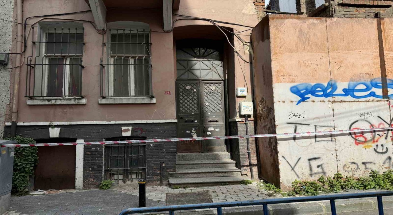 Şişlide kısmi çökme meydana gelen bina gün ilk ışıklarıyla görüntülendi